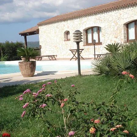 فندق مبيت وإفطار Castiglias 3*