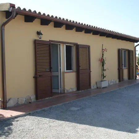 לינה וארוחת בוקר Castiglias 3*